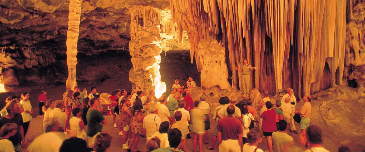 Oudtshoorn showing caves and interior views as well as a large group of people