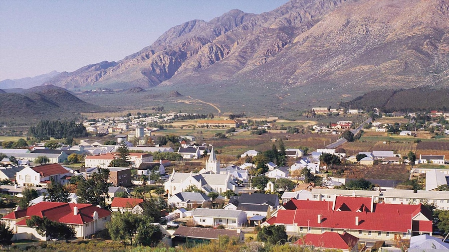 Montagu featuring a small town or village, a house and landscape views