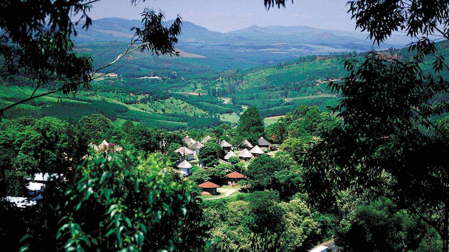 Magoebaskloof mostrando vista del paesaggio, montagna e piccola città o villaggio