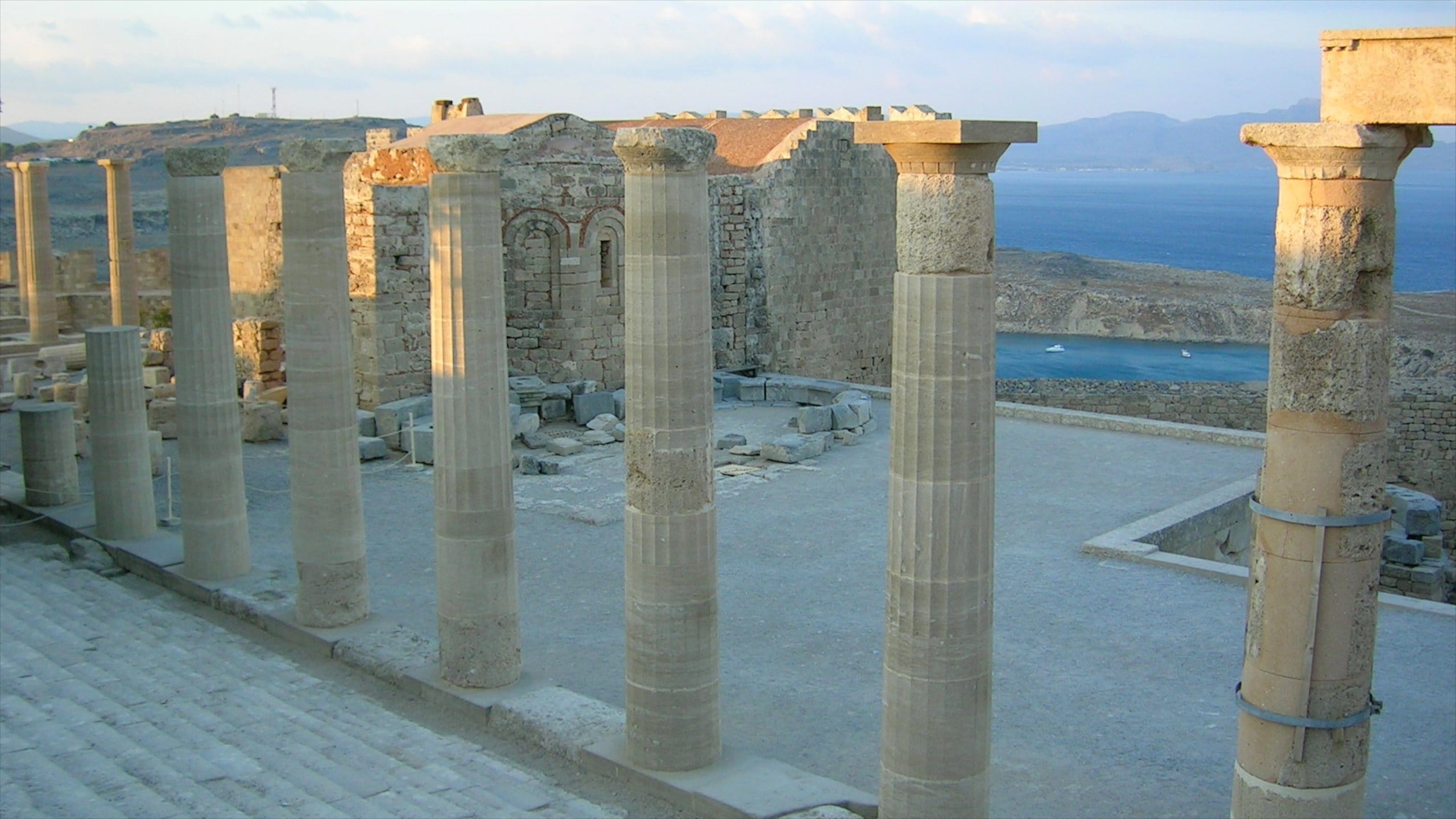Lindos showing general coastal views, heritage architecture and building ruins