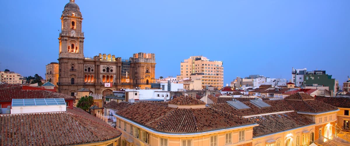 Centro histórico de Málaga ofreciendo arte, arte al aire libre y una ciudad