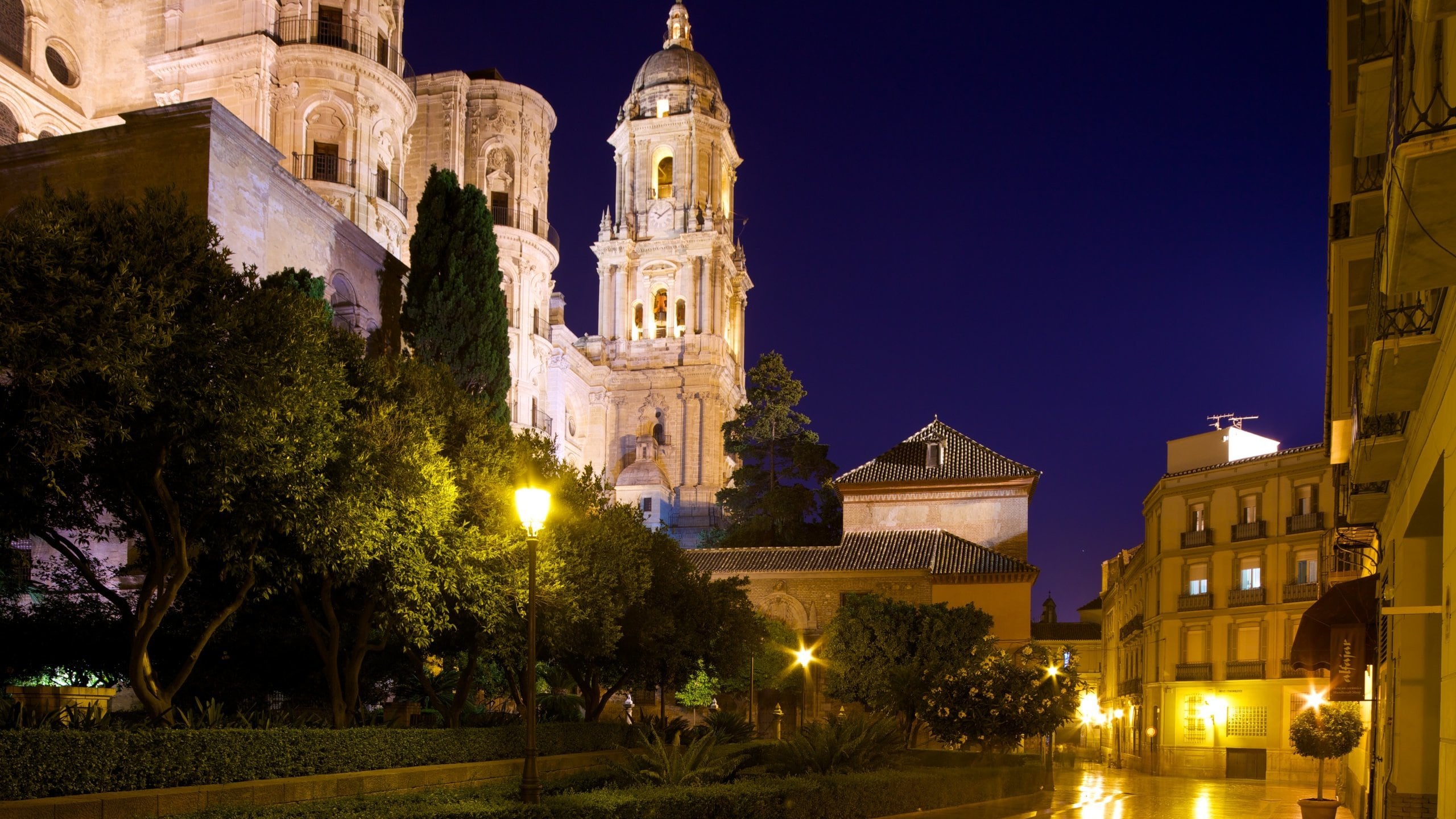 Malaga Historic Centre which includes night scenes, heritage architecture and a city