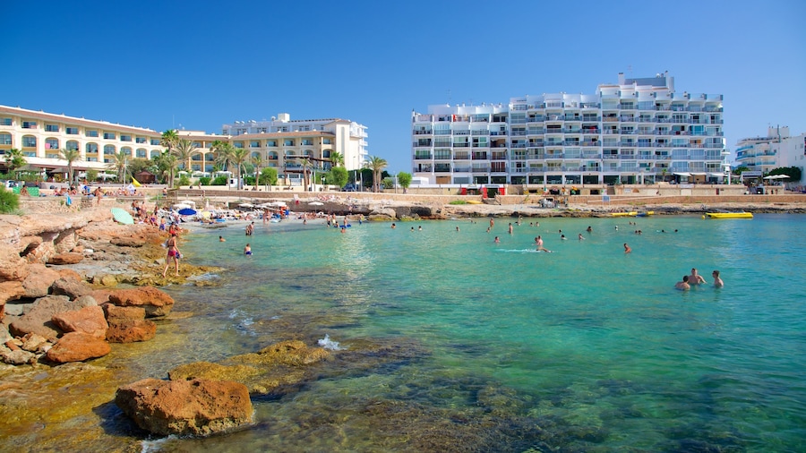 Calo des Moro Strand som viser koral, et luksushotel eller -resort og svømning