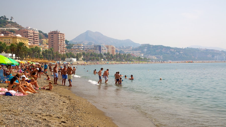 Playa de La Malagueta bevat een zandstrand, een kuststadje en zwemmen