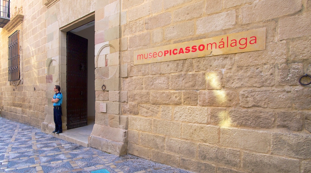 Museo Picasso welches beinhaltet Straßenszenen sowie einzelner Mann