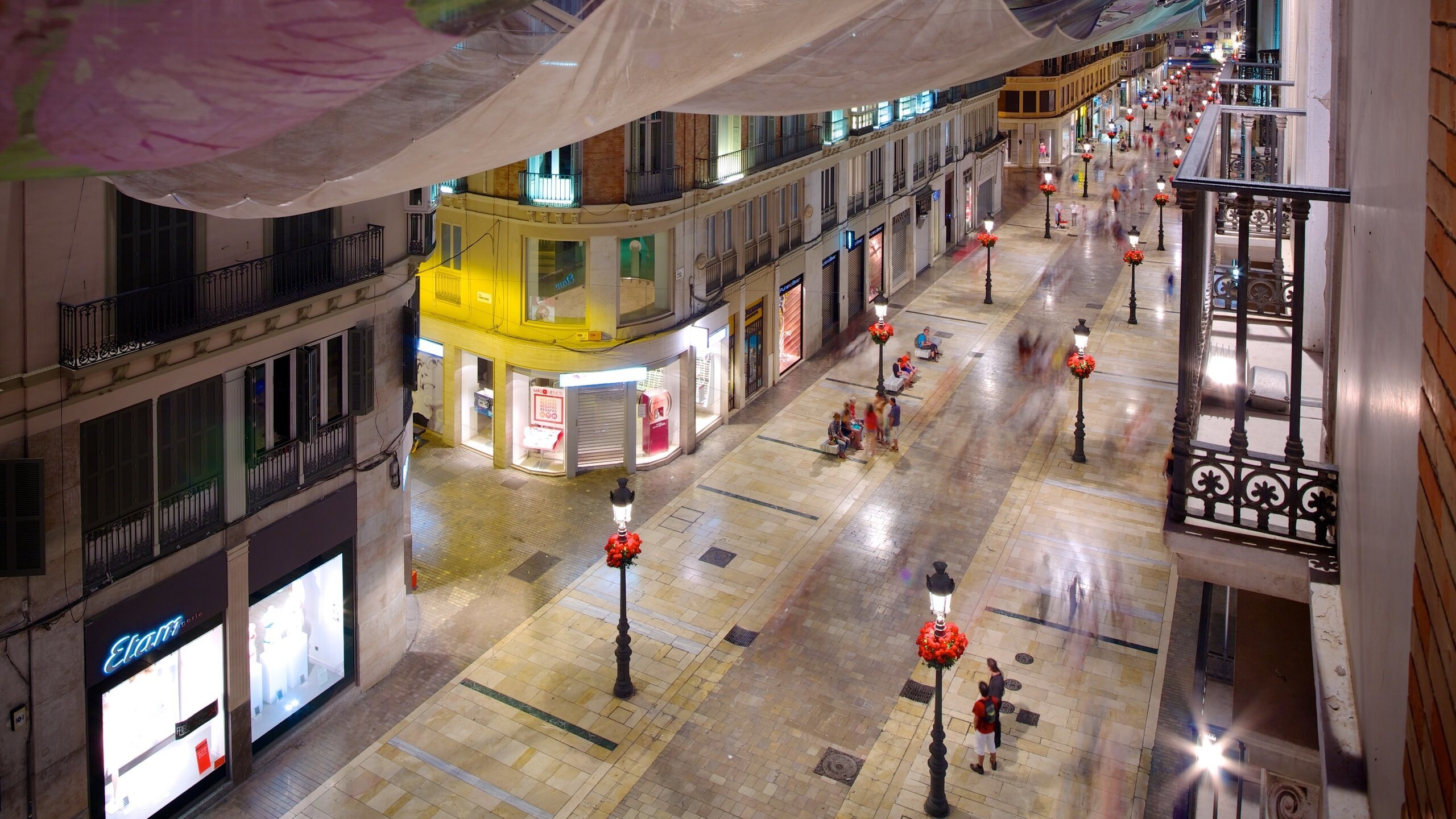 Malaga Historic Centre featuring modern architecture, street scenes and a city