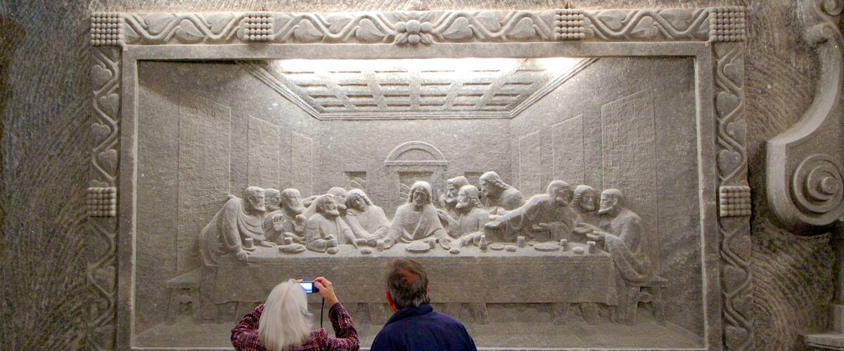 Salzbergwerk Wieliczka mit einem religiöse Elemente, Kunst und Innenansichten