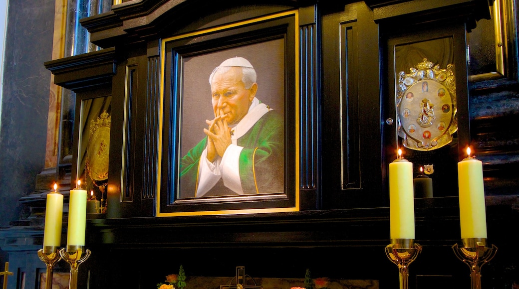 Wawelin katedraali johon kuuluu kirkko tai katedraali, sisäkuvat ja uskonnolliset kohteet