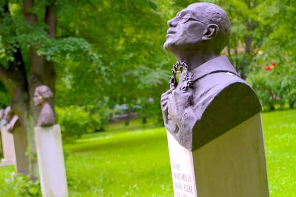 Jordan Park which includes a monument, outdoor art and art