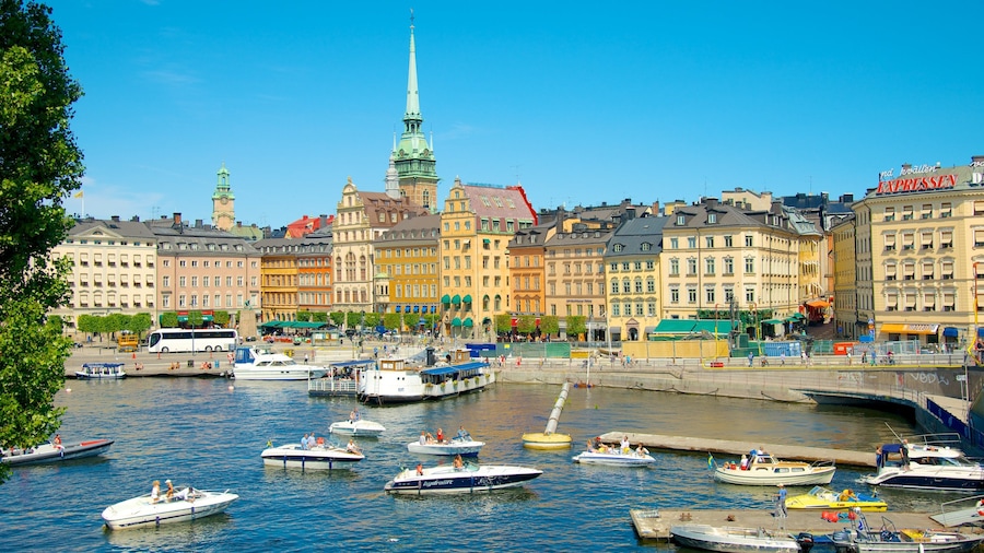 Stockholm mit einem Bucht oder Hafen, Bootfahren und historische Architektur