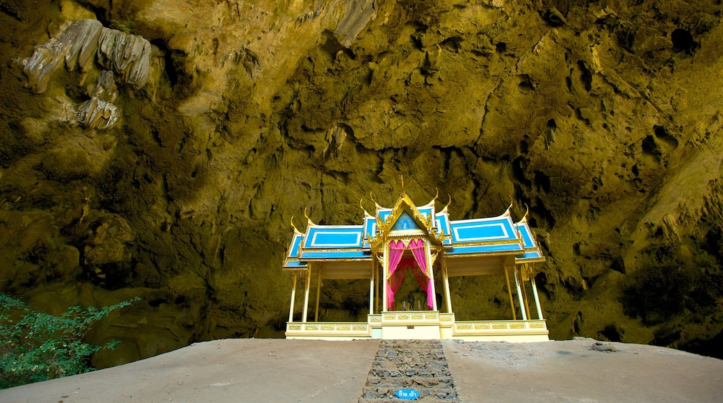 Khao Sam Roi Yot National Park toont een tempel of gebedshuis en historische architectuur