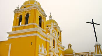 Trujillo which includes religious aspects, heritage architecture and a church or cathedral