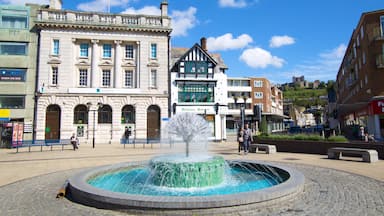 Dover mostrando architettura d\'epoca, piazza e fontana