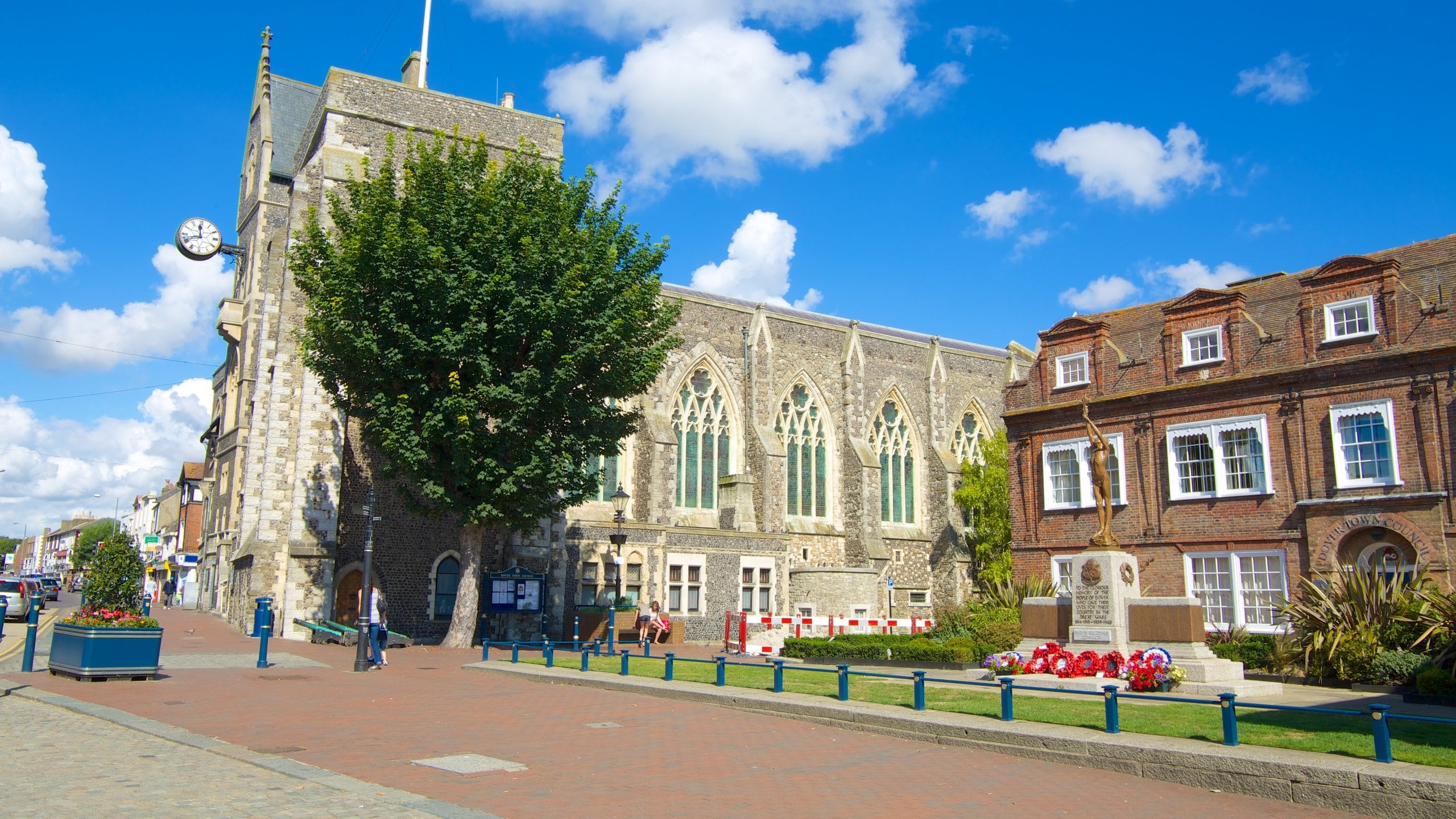 Dover showing a church or cathedral and heritage architecture