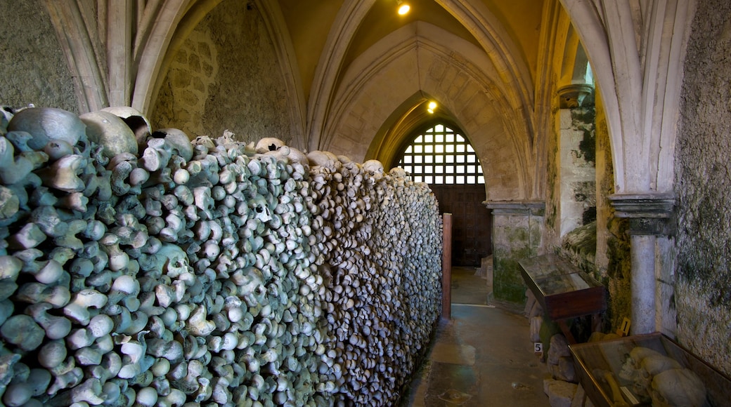 Hythe montrant église ou cathédrale et patrimoine historique