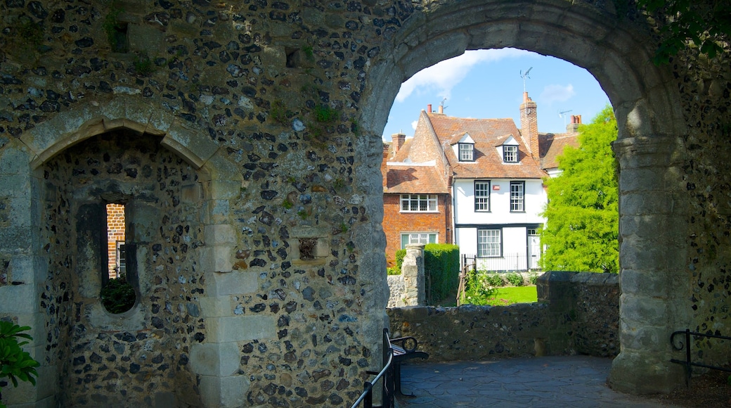 Canterbury bevat historische architectuur en een huis