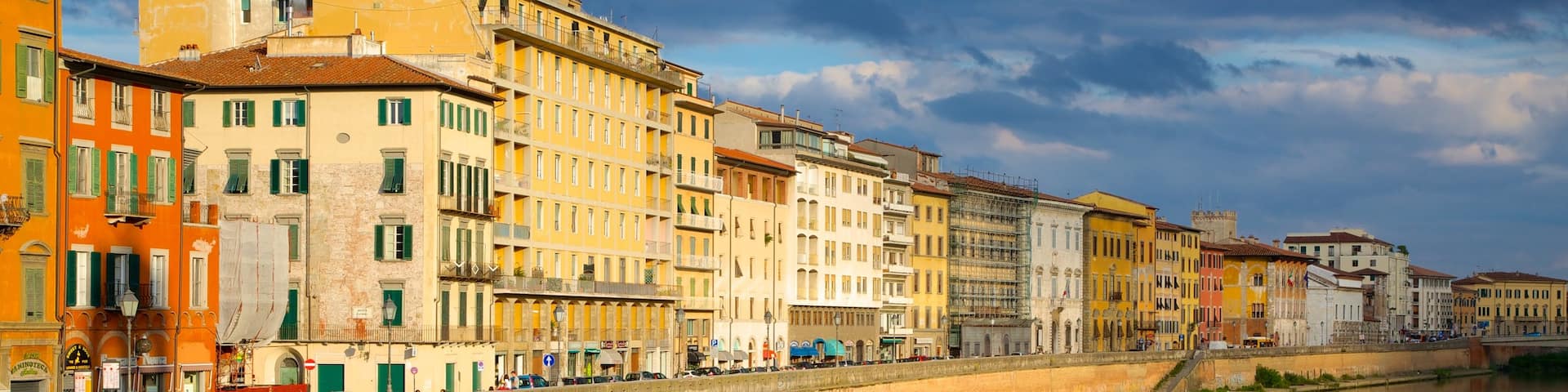 Pisa Provinz welches beinhaltet Fluss oder Bach und historische Architektur