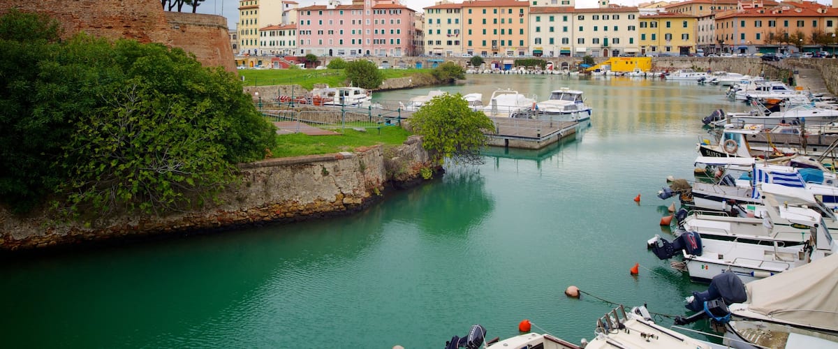 Fortezza Nuova showing a river or creek, a marina and boating