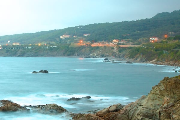 Castello del Boccale welches beinhaltet Felsküste und Landschaften