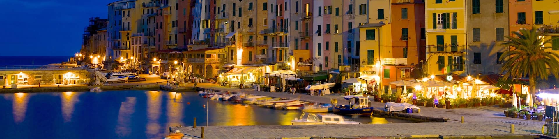 Cinque Terre das einen bei Nacht, KĂŒstenort und Marina