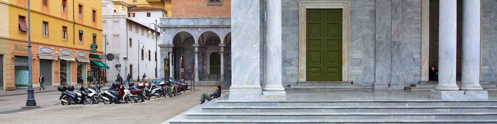 Palazzo Grande mostrando patrimonio de arquitectura y una ciudad