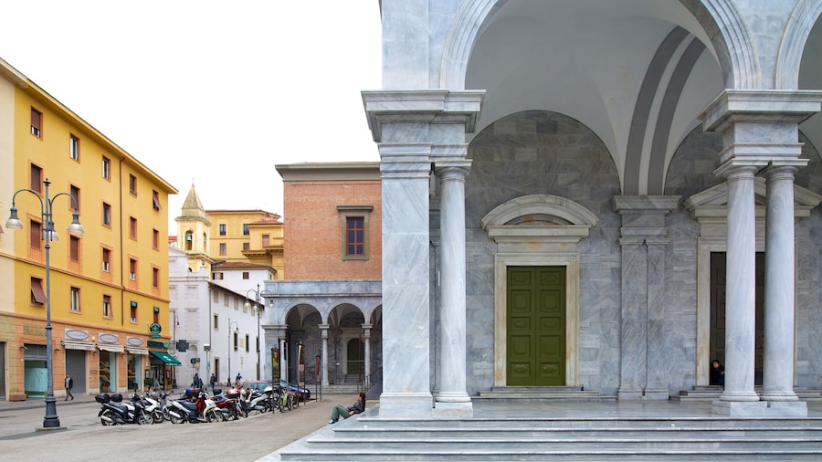 Palazzo Grande som visar en stad och historisk arkitektur