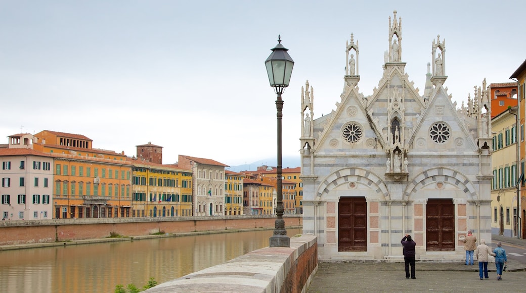 Santa Maria della Spina which includes heritage architecture, a city and a river or creek