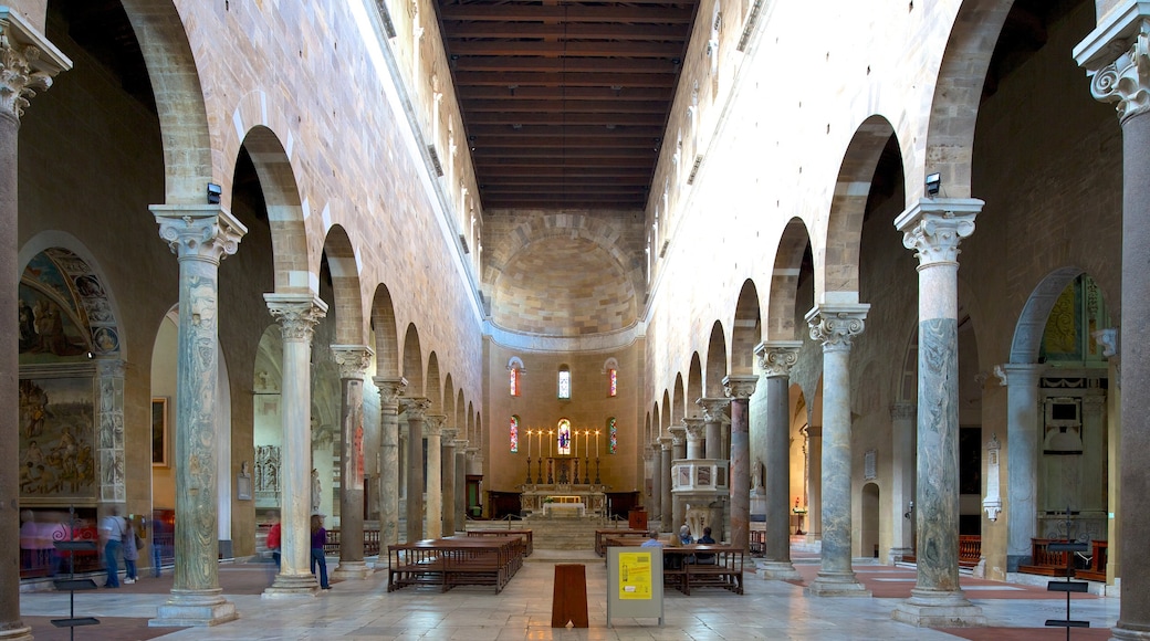 Basilica di San Frediano which includes heritage architecture, religious elements and interior views