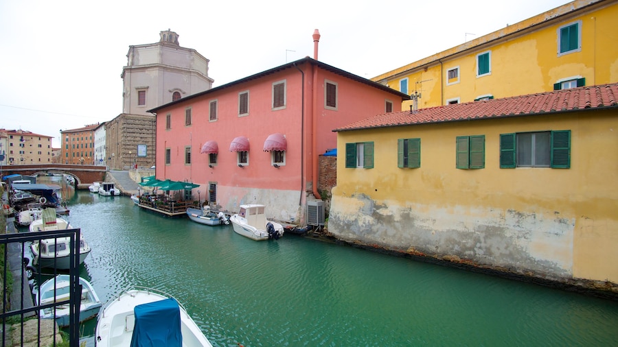 Chiesa di Santa Caterina som inkluderar bÄtkörning och en Ä eller flod
