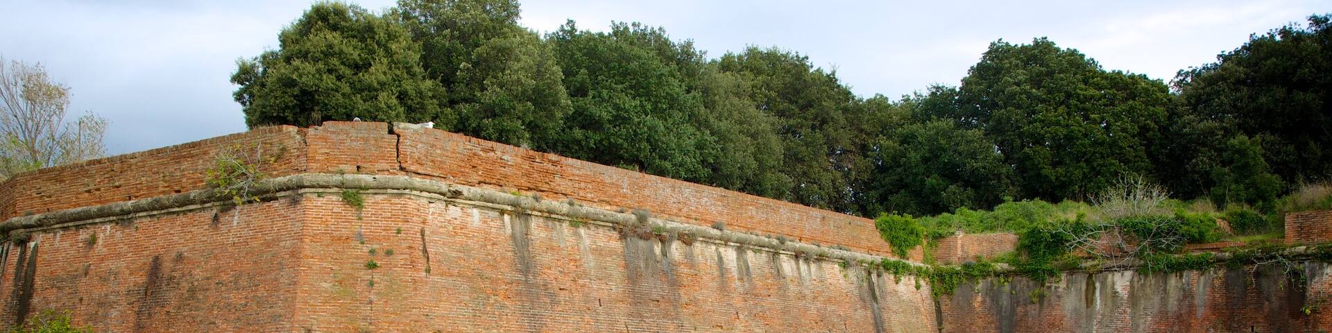 Fortezza Nuova which includes heritage architecture and a river or creek