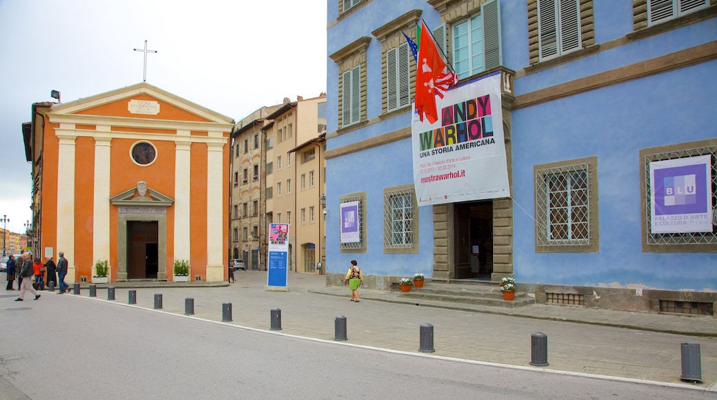 Palazzo Blu showing a city, a church or cathedral and street scenes