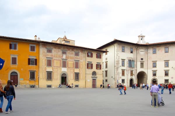 Palazzo del Collegio Puteano das einen Straßenszenen, Stadt und historische Architektur