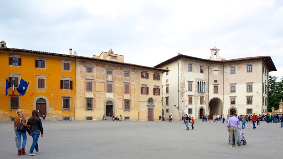 Palazzo del Collegio Puteano bevat straten, historische architectuur en een stad