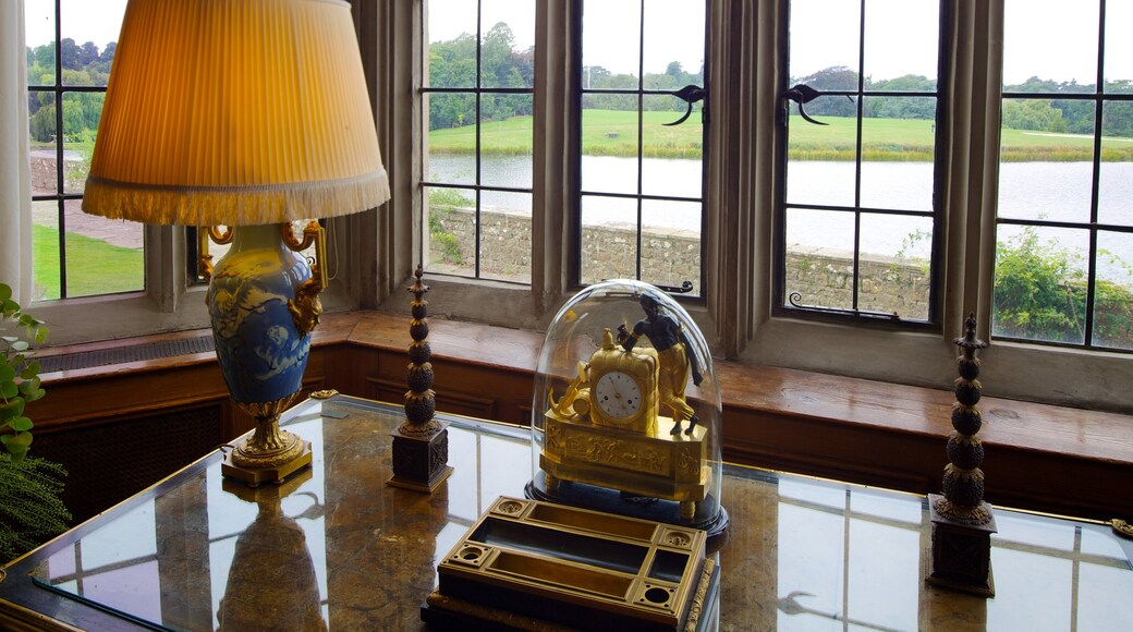 Leeds Castle showing heritage elements, chateau or palace and interior views