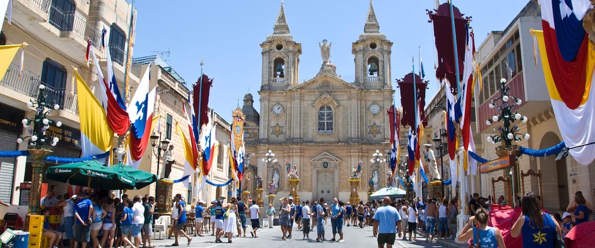 Zurrieq mostrando una iglesia o catedral, una ciudad y patrimonio de arquitectura