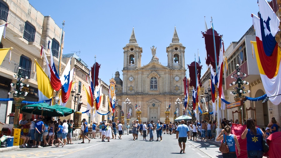 Żurrieq bevat historische architectuur, een stad en een kerk of kathedraal