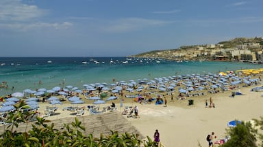 Mellieha mostrando vista della costa, spiaggia e paesaggio tropicale