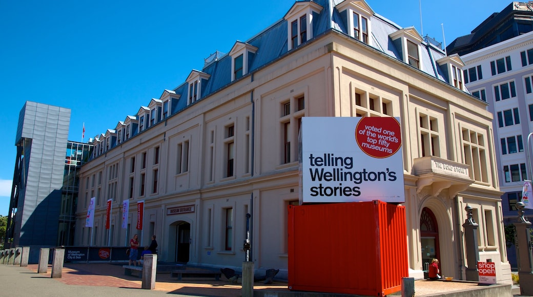 Museum of Wellington City and Sea som viser historiske bygningsværker og skiltning