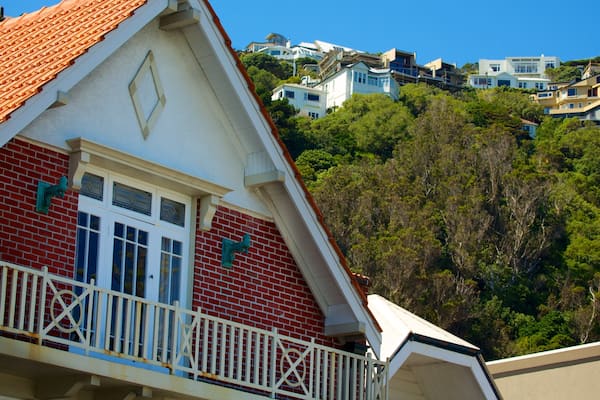 Oriental Bay Beach featuring a house and a small town or village