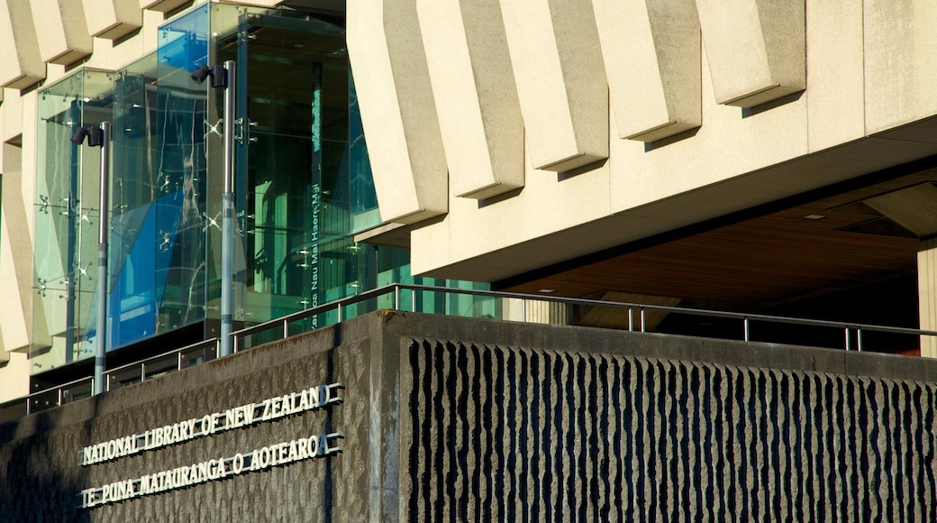 Biblioteca Nacional que incluye señalización y arquitectura moderna