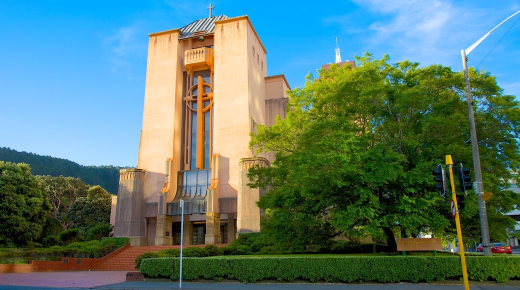 St Paul\'s Cathedral featuring religious elements, a church or cathedral and heritage architecture