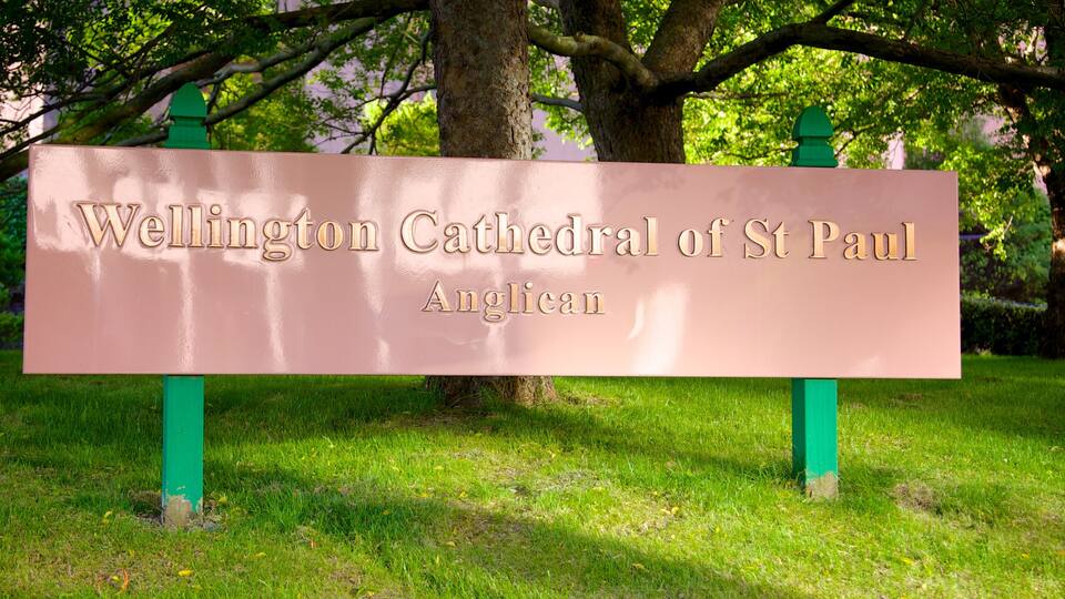 St Paul\'s Cathedral showing signage