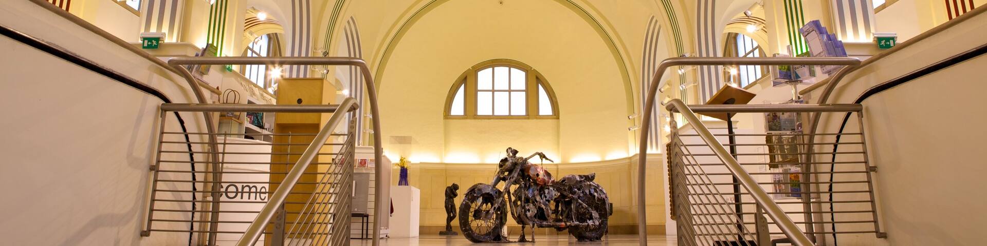 Southampton City Art Gallery mettant en vedette vues intérieures