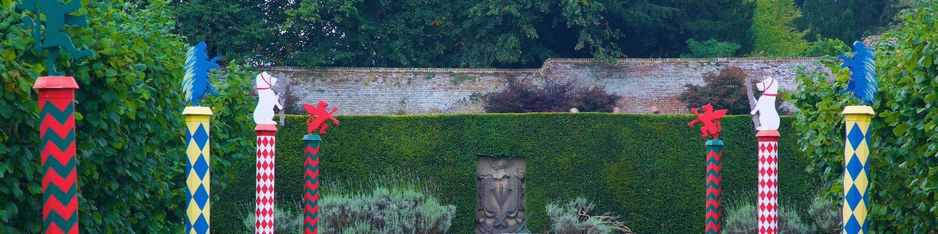 Penshurst Place and Gardens showing a garden