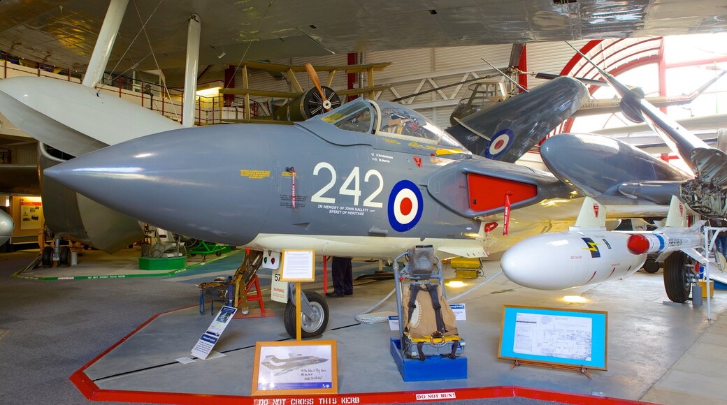 Solent Sky Museum bevat interieur en vliegtuigen