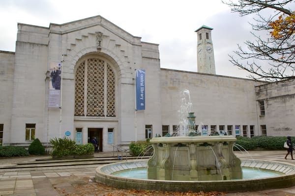 Southampton City Art Gallery mettant en vedette patrimoine architectural, fontaine et square ou place