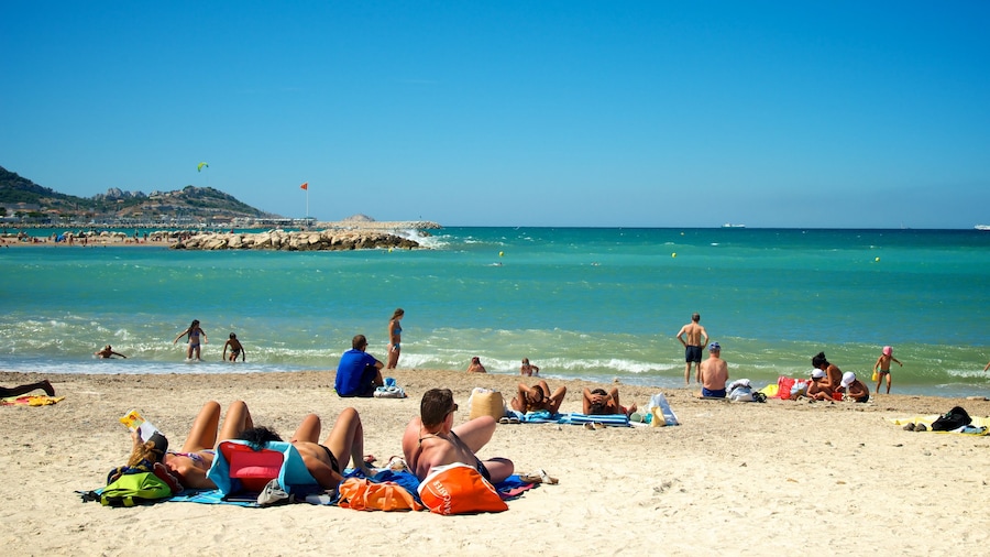 Borelystranden som visar en strand, kustutsikter och bad