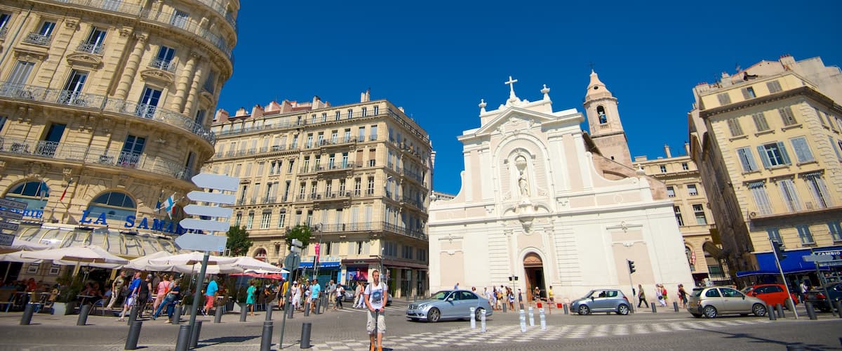 Vieux Port featuring street scenes, a square or plaza and a church or cathedral