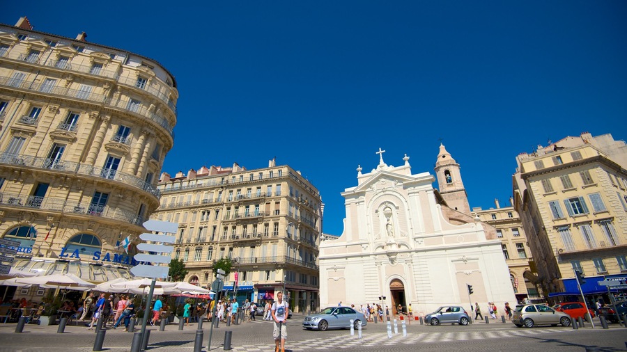Vieux Port toont centraal zakendistrict, historische architectuur en een kerk of kathedraal