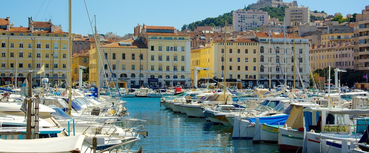 Vieux Port que incluye una marina y paseos en lancha